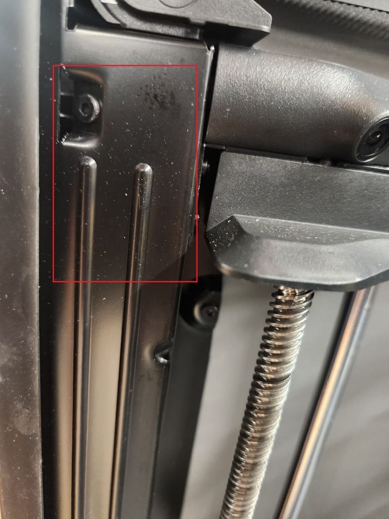 Recommended magnetic temperature sensor location on the left side behind the camera, outlined in red