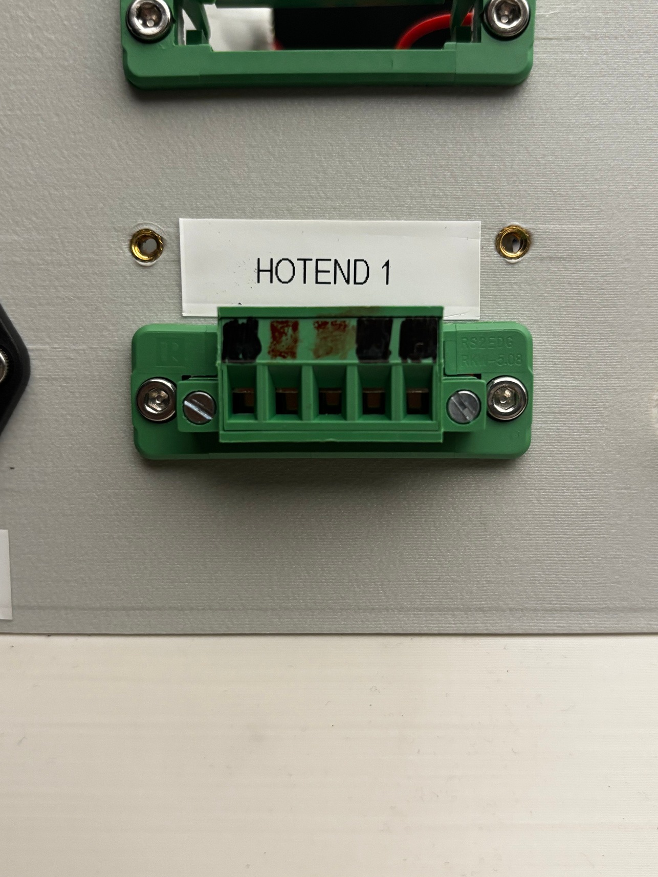 HOTEND 1 connection before and after inserting the hotend cables - photo 1