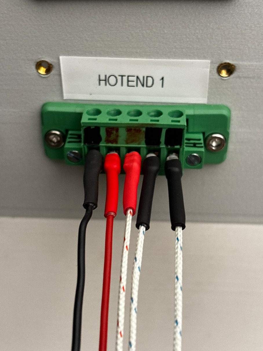 HOTEND 1 connection before and after inserting the hotend cables - photo 2